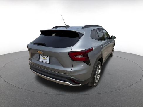 Used 2025 Chevrolet Trax LT FWD image 14