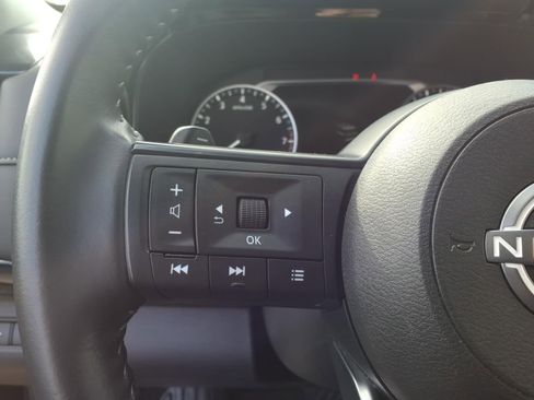 Used 2025 Nissan Pathfinder SV image 8