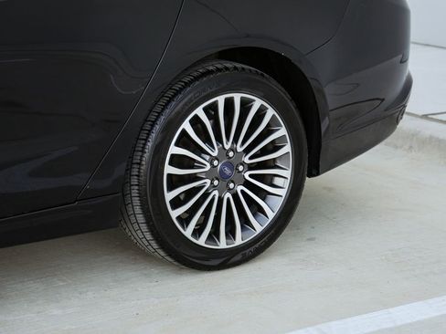 Used 2018 Ford Fusion Titanium image 32