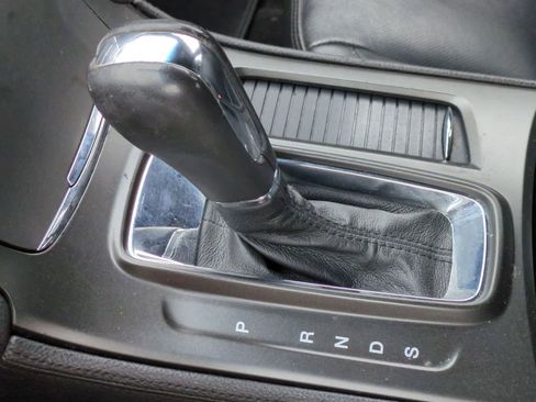 Used 2013 Lincoln MKS FWD image 31