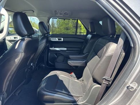 Used 2022 Ford Explorer Limited w/ Equipment Group 301A RWD image 14