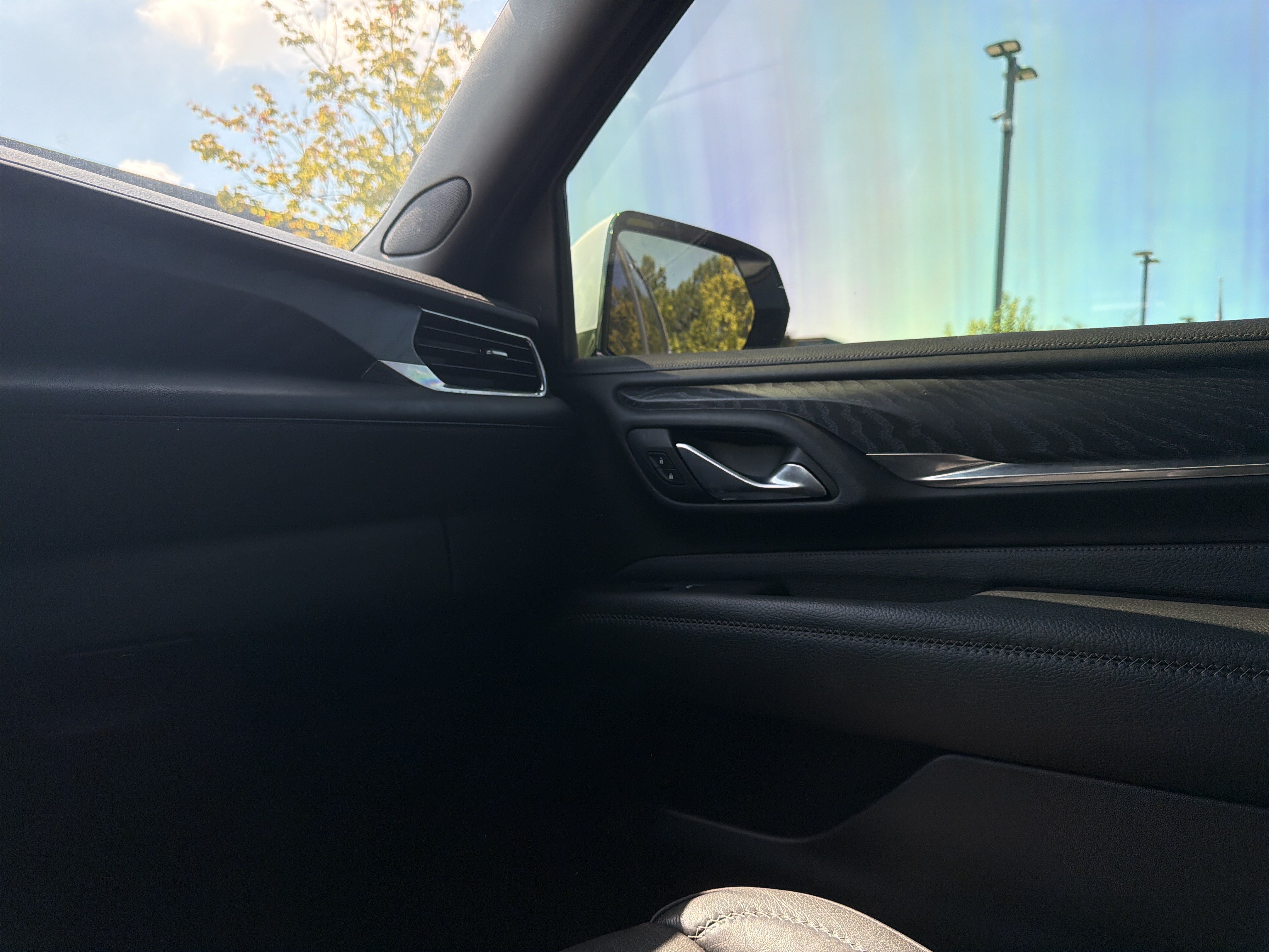 Used 2023 GMC Yukon Denali RWD image 24