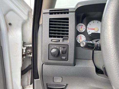 Used 2008 Dodge Ram 1500 Truck SLT image 19