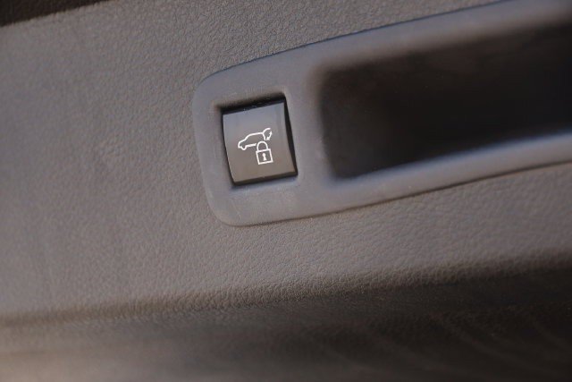 Used 2025 Toyota Sienna XLE w/ XLE Plus Package AWD/4WD image 9