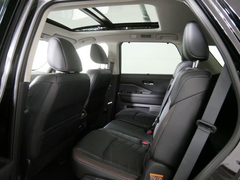 Used 2024 Nissan Pathfinder Platinum w/ Black Appearance Package image 19