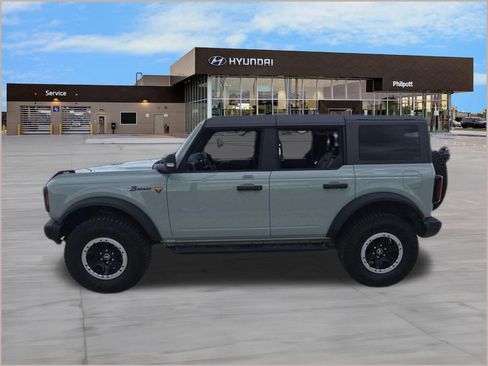 Used 2023 Ford Bronco Badlands image 2