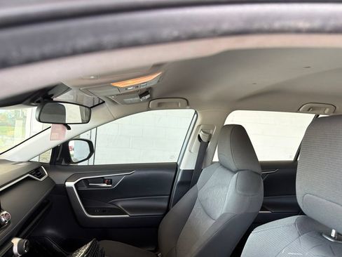 Used 2021 Toyota RAV4 XLE FWD image 9