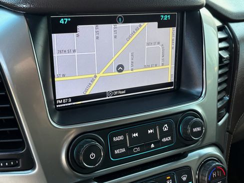 Used 2018 Chevrolet Suburban LT image 34