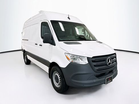 Used 2025 Mercedes-Benz Sprinter 2500 image 1