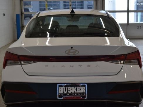 Used 2025 Hyundai Elantra SEL image 11