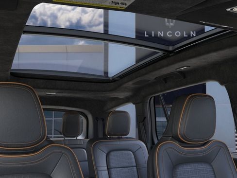 Used 2025 Lincoln Aviator Black Label AWD/4WD image 22