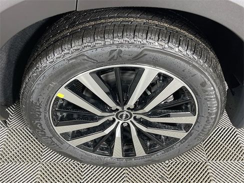 New 2025 Nissan Pathfinder Platinum image 21