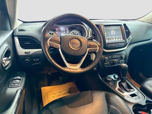 Used 2017 Jeep Cherokee Trailhawk w/ Cold Weather Group AWD/4WD image 22