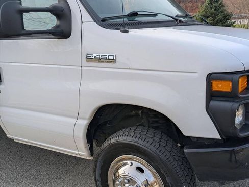 Used 2017 Ford E-450 and Econoline 450 Super Duty RWD image 15