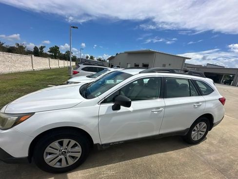 Used 2018 Subaru Outback 2.5i AWD/4WD image 2