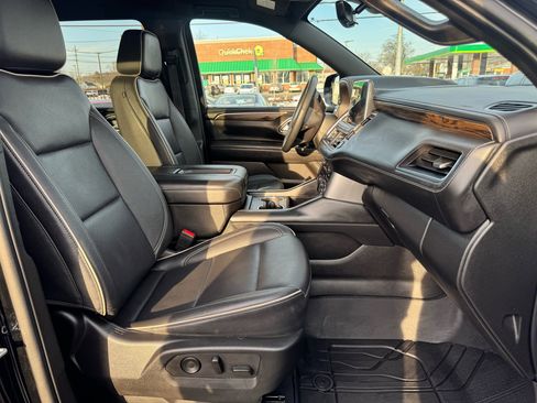 Used 2023 Chevrolet Suburban Premier image 12