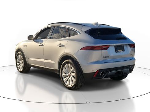 Used 2018 Jaguar E-PACE SE image 4