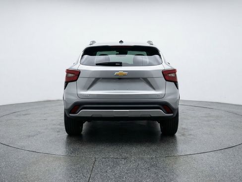 Used 2025 Chevrolet Trax LT FWD image 7
