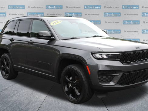 Used 2023 Jeep Grand Cherokee Altitude AWD/4WD image 3