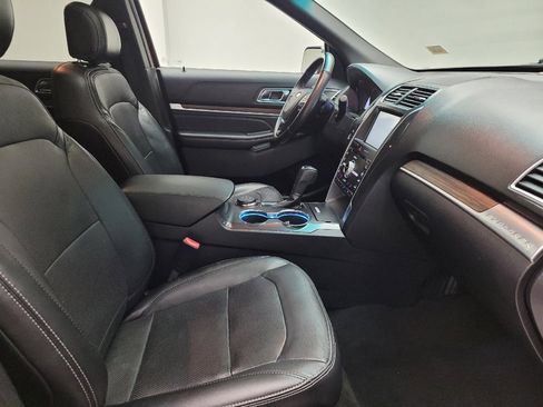 Used 2016 Ford Explorer Limited w/ Equipment Group 301A AWD/4WD image 21
