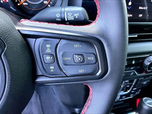 Used 2024 Jeep Gladiator Rubicon AWD/4WD image 23