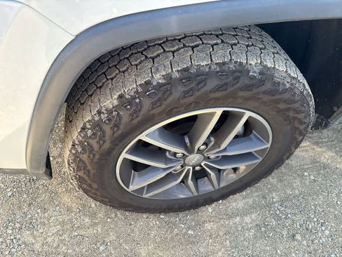 Certified 2017 Jeep Grand Cherokee Limited image 2