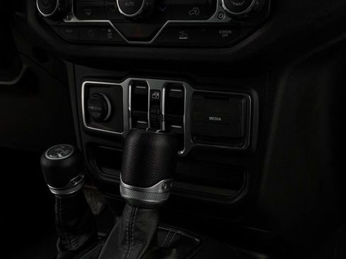 Used 2024 Jeep Wrangler Unlimited image 25