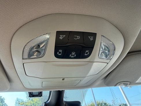 Used 2024 Chrysler Pacifica Touring-L FWD image 37