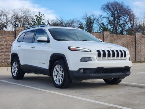 Used 2015 Jeep Cherokee Latitude w/ Comfort/Convenience Group image 4