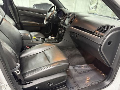 Used 2018 Chrysler 300 S w/ 300S Premium Group image 34
