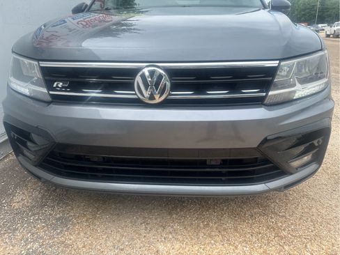 Used 2020 Volkswagen Tiguan SE R-Line FWD image 11