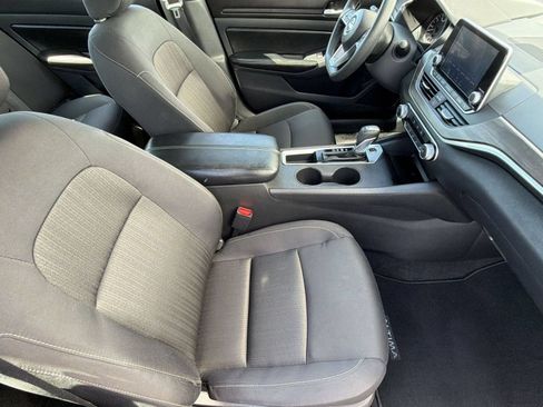 Used 2025 Nissan Altima 2.5 SV FWD image 27