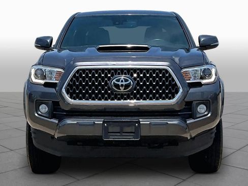 Used 2019 Toyota Tacoma TRD Sport w/ TRD Premium Sport Package RWD image 4