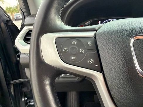 Used 2021 GMC Acadia SLT w/ Technology Package FWD image 28