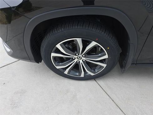 Used 2022 Lexus RX 450h AWD w/ Premium Package image 12