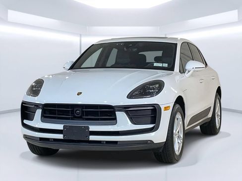 Certified 2024 Porsche Macan AWD/4WD image 1