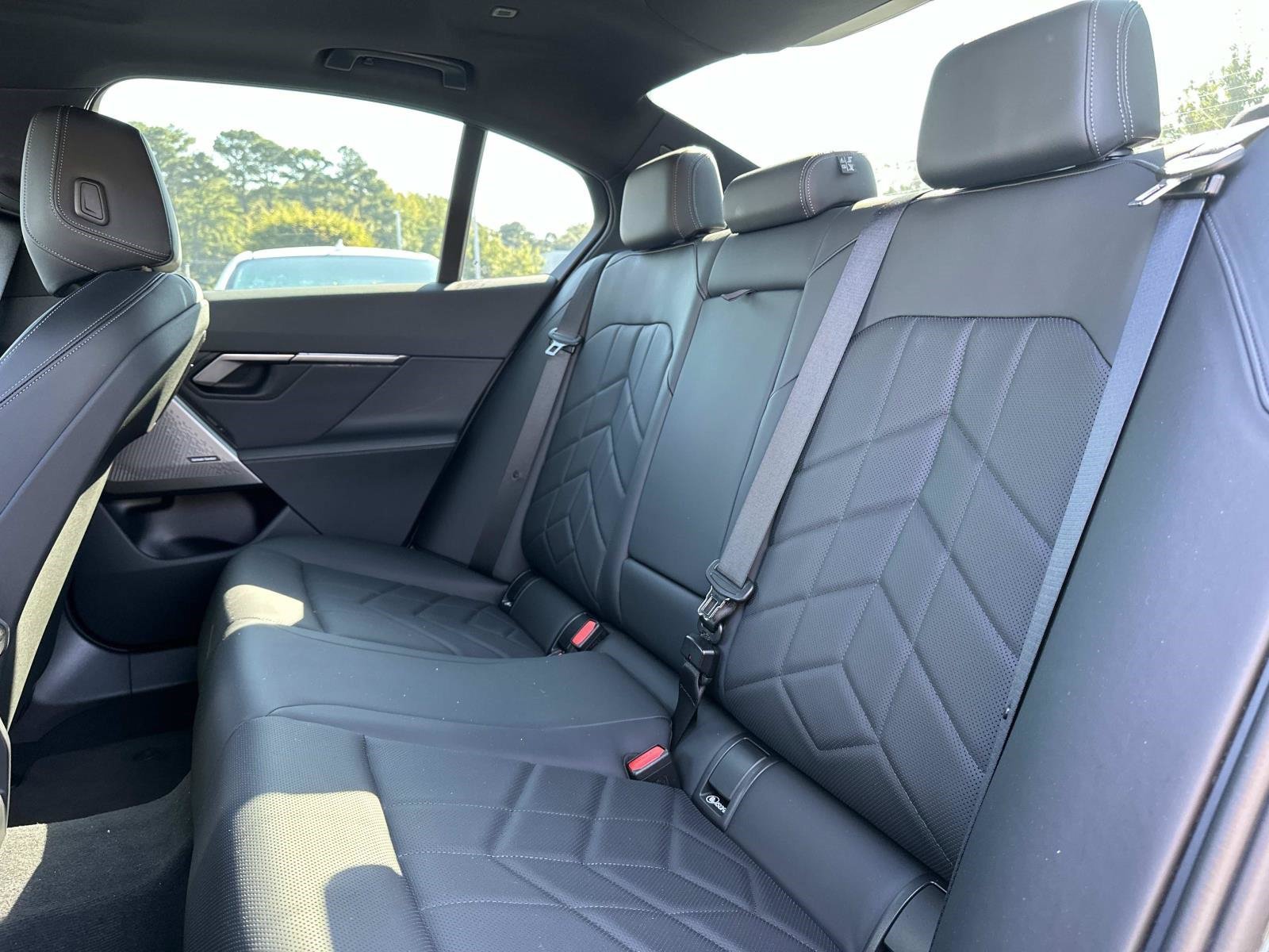 Used 2024 BMW i5 eDrive40i w/ M Sport Package RWD image 15
