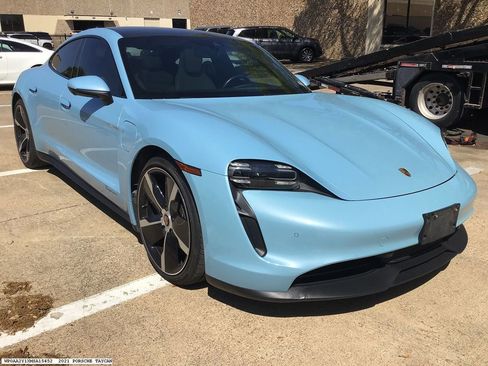 Used 2021 Porsche Taycan image 3