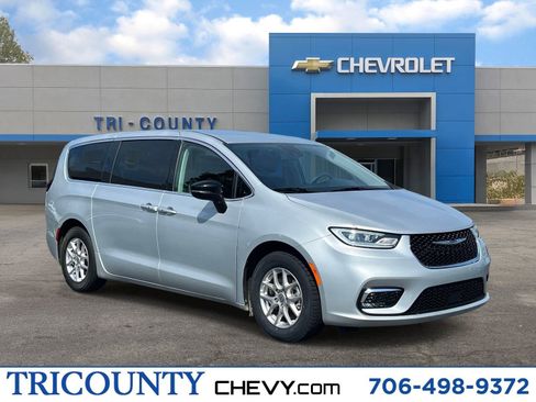 Used 2024 Chrysler Pacifica Touring-L FWD image 1