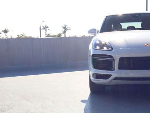 Certified 2023 Porsche Cayenne Turbo S image 12