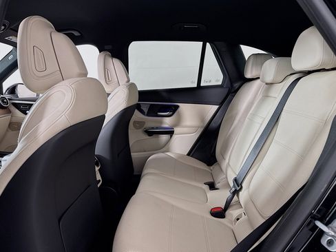 Certified 2024 Mercedes-Benz GLC 300 image 9
