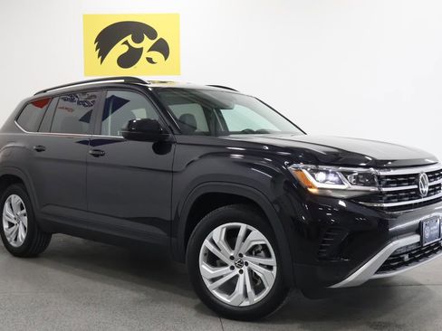 Used 2023 Volkswagen Atlas SE image 2