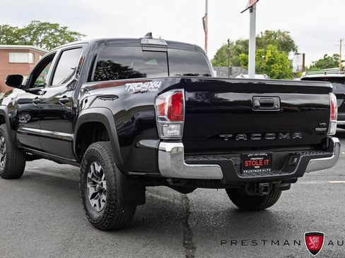 Used 2022 Toyota Tacoma TRD Off-Road w/ Black Out Package (TMS) AWD/4WD image 15