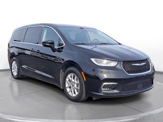 Used 2024 Chrysler Pacifica Touring-L FWD video 1