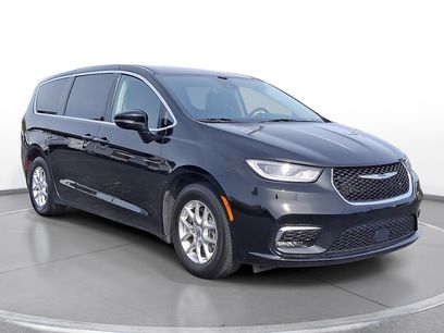 Used 2024 Chrysler Pacifica Touring-L