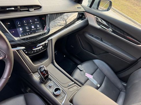Certified 2025 Cadillac XT6 Premium Luxury image 34