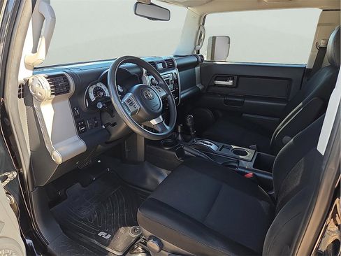 Used 2011 Toyota FJ Cruiser 4WD image 8