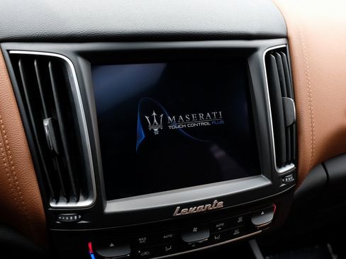 Used 2020 Maserati Levante image 25
