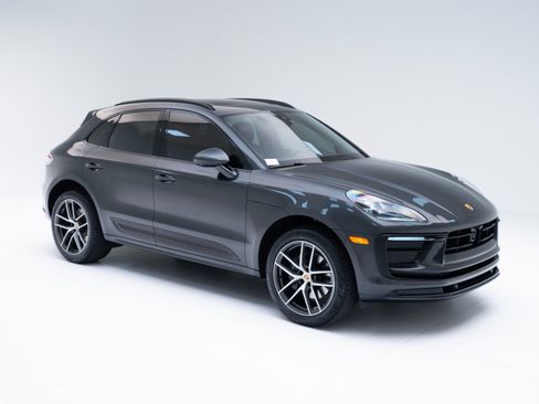 Certified 2026 Porsche Macan AWD/4WD image 7