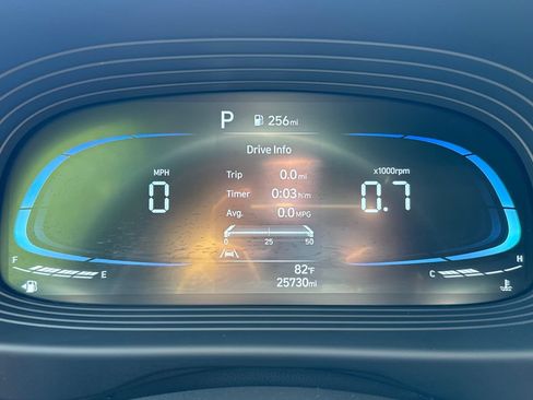 Used 2025 Hyundai Venue SEL FWD image 18